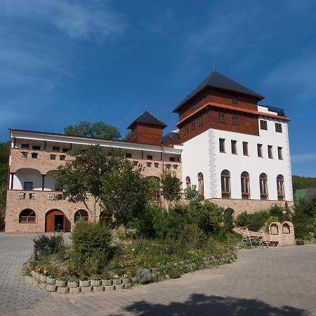 Hotel Vinar - Bed & Breakfast Kurdejov ภายนอก รูปภาพ