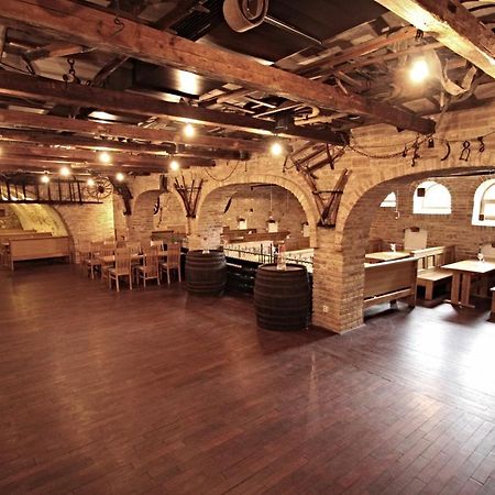 Hotel Vinar - Bed & Breakfast Kurdejov ภายนอก รูปภาพ