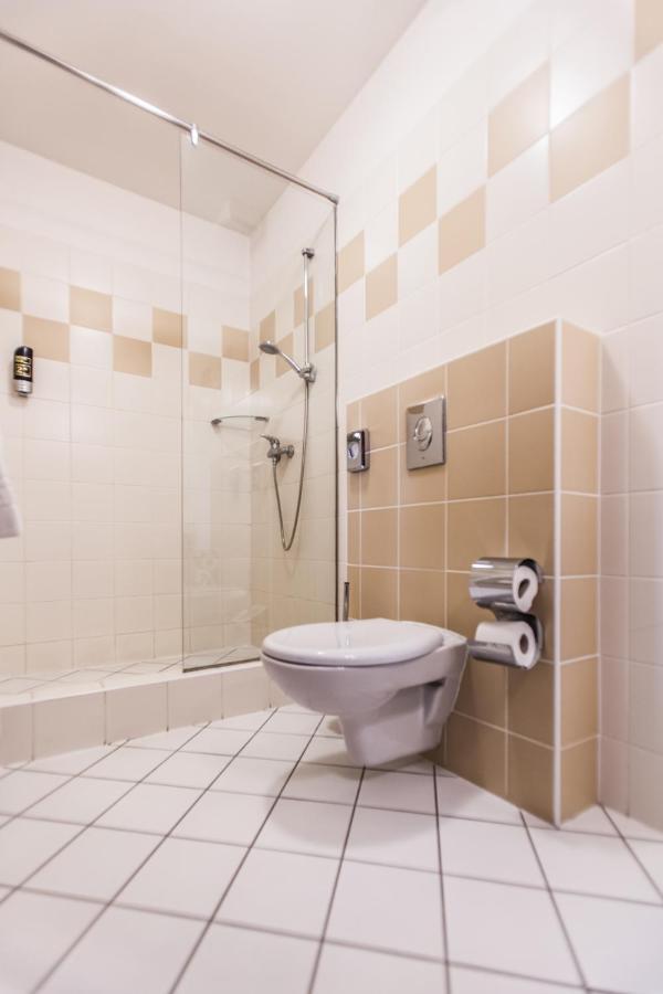 Hotel Vinar - Bed & Breakfast Kurdejov ภายนอก รูปภาพ