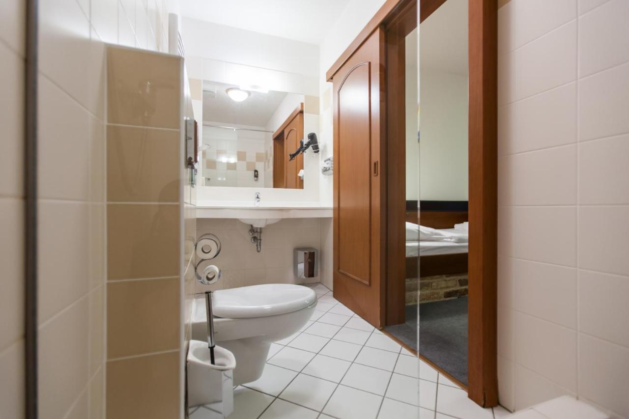 Hotel Vinar - Bed & Breakfast Kurdejov ภายนอก รูปภาพ