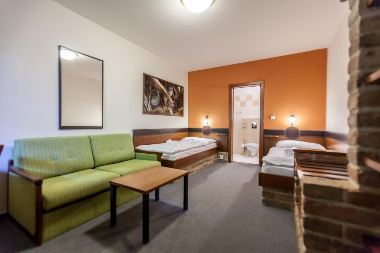 Hotel Vinar - Bed & Breakfast Kurdejov ภายนอก รูปภาพ